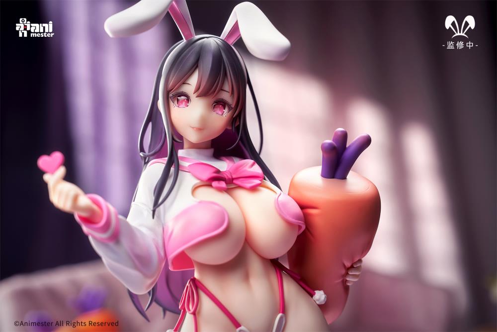 AniMester is proud to introduce a new 1/7 scale figure that will fit perfectly into your collection: the JK Bunny Sakura Uno Love Injection! The figure wears a pink and white top with bunny ears while holding a small heart and a large stuffed carrot. 