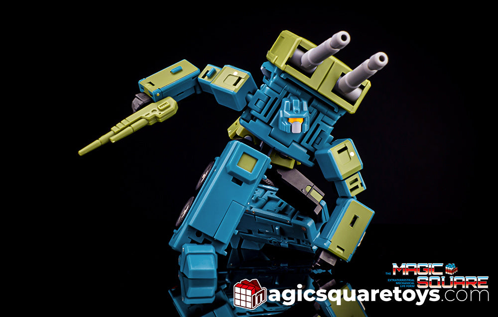 Simplicity is the ultimate sophistication, as Magic Square’s design progresses, the Night Tracer release is arguably the smoothest transformation yet! The MS-B53 Night Tracer can convert between robot form and truck form and comes with additional weapons and other accessories for more dynamic display opportunities.  Other figures shown not included