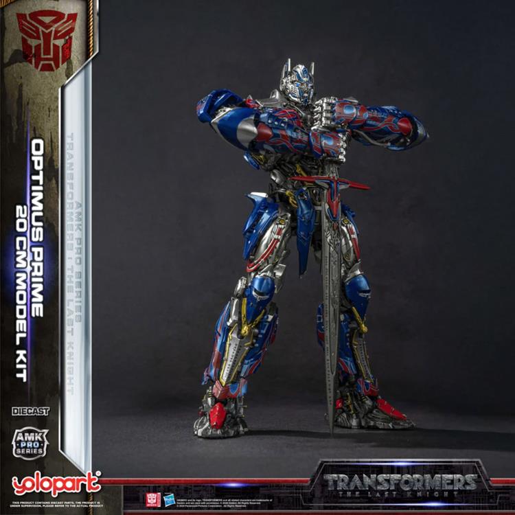 Yolopark's AMK Pro Series Transformers: The Last Knight Optimus Prime model kit stands tall ready for battle. It brings even stronger firepower to Optimus Prime with the exclusive upgrades of the AMK Pro Series.