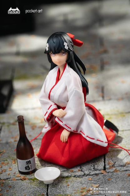 "Okay, leave it to me for the removal of spirits!"  The girl Tsubaki is a witch at Kanagawa Shiro-Bull Shrine by profession and is also an exorcist. Of course, there are occasional times when something goes wrong...  Tsubaki joins Hasuki's Pocket Art Series as a brand new 1/12 scale addition with multiple points of articulation as well as several interchangeable parts and accessories.