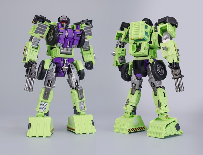 Mecha Invasion is proud to present a new set of figures that will add some firepower to your collection: the GLA-01 and GLA-02 figures! Able to convert from robot mode to construction vehicles mode, dominate the battlefield with these epic figures! Order yours today!