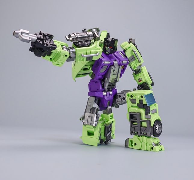 Mecha Invasion is proud to present a new set of figures that will add some firepower to your collection: the GLA-01 and GLA-02 figures! Able to convert from robot mode to construction vehicles mode, dominate the battlefield with these epic figures! Order yours today!