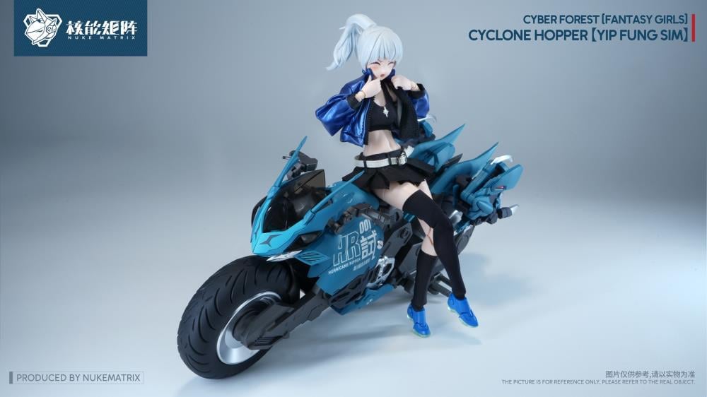 Nuke Matrix proudly presents the next model kit in the Cyber Forest Fantasy Girls series, Cyclone Hopper Yip Fung Sim!

Between the Cyber ​​Forest and the Frosty Wasteland lies another vast jungle, a tranquil sea of ​​trees. Here, the armored locust race, born with an innate affinity for the wind element, thrives, guided by the wind. In ancient times, a genius within the race created a highly mobile suit called the "Storm Chaser."