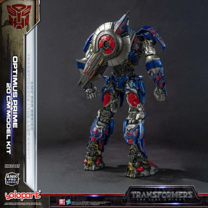 Yolopark's AMK Pro Series Transformers: The Last Knight Optimus Prime model kit stands tall ready for battle. It brings even stronger firepower to Optimus Prime with the exclusive upgrades of the AMK Pro Series.