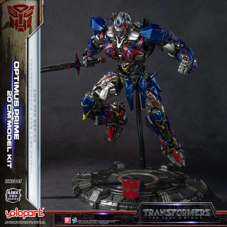 Yolopark's AMK Pro Series Transformers: The Last Knight Optimus Prime model kit stands tall ready for battle. It brings even stronger firepower to Optimus Prime with the exclusive upgrades of the AMK Pro Series.