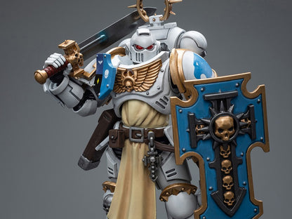 The Joy Toy Warhammer 40K White Consuls Bladeguard Veteran action figure is a highly detailed collectible, perfect for fans of the Warhammer 40K universe. This figure captures the essence of the character’s formidable presence, making it a must-have for collectors and enthusiasts alike.