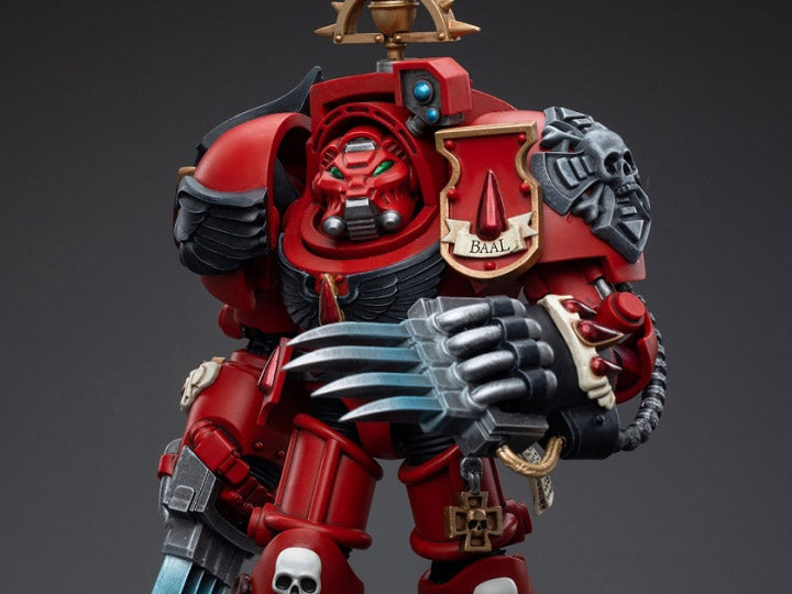 This 1/18 scale figure includes a variety of parts and accessories to allow you to customize your army of Warhammer 40k figures. Don't miss out on adding this figure to your collection!