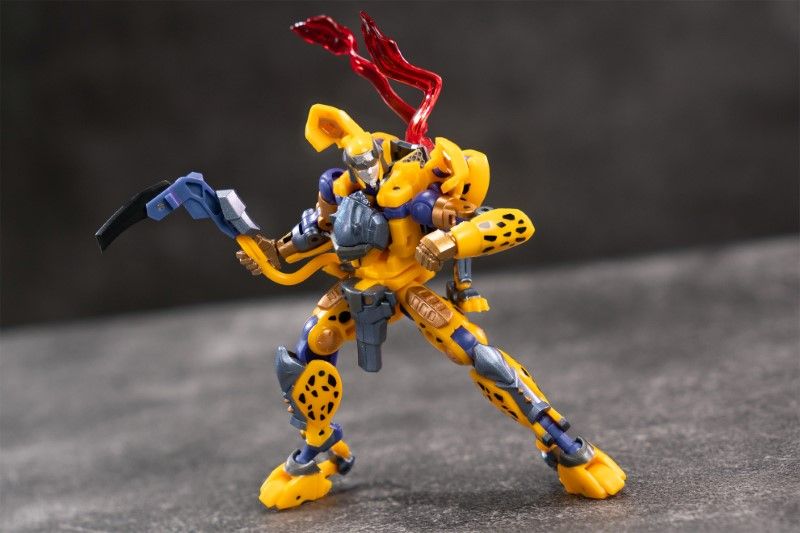 Iron Factory's Raiga is made of durable plastic, features a high level of articulation and is highly posable. The figure is built to a high standard and meticulously precision-engineered to Iron Factory standards. Raiga can convert between a robot form and an animal form. Be sure to add it to your collection!