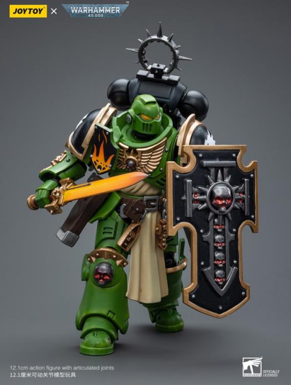 The Joy Toy Warhammer 40K Salamanders Bladeguard Veteran action figure is a highly detailed collectible, perfect for fans of the Warhammer 40K universe. This figure captures the essence of the character’s formidable presence, making it a must-have for collectors and enthusiasts alike.