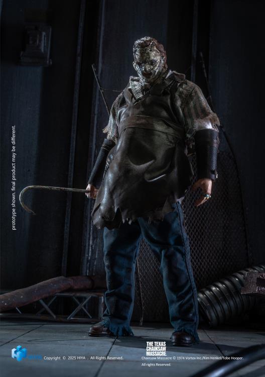 From The Texas Chainsaw Massacre (2003) comes Hiya Toys' EXQUISITE SUPER Series 1/12 scale Thomas Hewitt figure!

Standing 6.3 inches tall with multiple points of articulation, this highly detailed figure faithfully recreates Thomas's disfigured mask, unkempt hair, and weathered clothing, complete with a real cloth apron for enhanced realism.