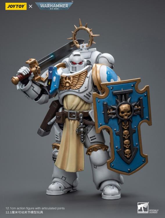 The Joy Toy Warhammer 40K White Consuls Bladeguard Veteran action figure is a highly detailed collectible, perfect for fans of the Warhammer 40K universe. This figure captures the essence of the character’s formidable presence, making it a must-have for collectors and enthusiasts alike.