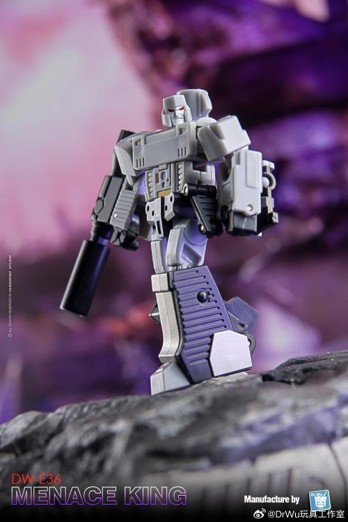 From Dr. Wu comes a new exciting converting figure, DW-E36 Menace King! This figure is fully articulated in robot form. Menace King can also convert from robot mode into weapon mode. Be sure to add this figure to your collection!