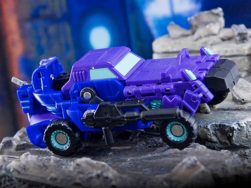 This MS-36M Mirror Leopard figure can convert between three modes; robot, helicopter, and off-road vehicle. When in robot mode, the figure is fully articulated and features a blaster weapon.