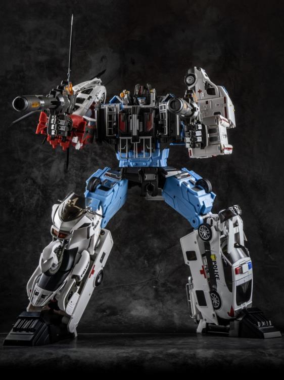 The GT-08E Foo Fighter is part of the Guardian Combiner series by Generation Toy and is able to transform from a fire engine to robot or limb mode, without detaching any parts.