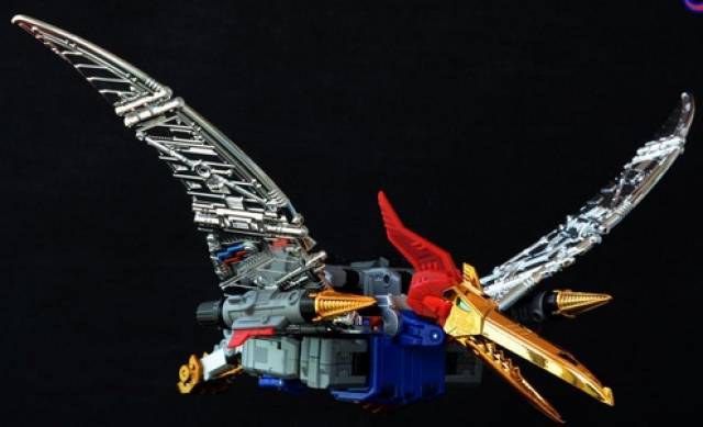 This version of Soar has a blue chest and transforms into a Pteranodon. He also includes wings, a sword, twin missile launchers, an alternate face and a clear display stand.  Other figures shown not included