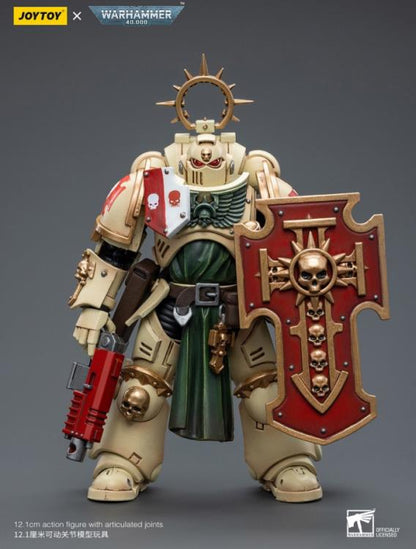 The Joy Toy Warhammer 40K Dark Angels Bladeguard Veteran action figure is a highly detailed collectible, perfect for fans of the Warhammer 40K universe. This figure captures the essence of the character’s formidable presence, making it a must-have for collectors and enthusiasts alike.