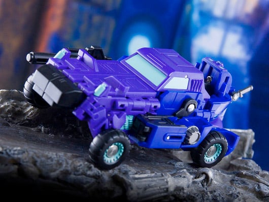 This MS-36M Mirror Leopard figure can convert between three modes; robot, helicopter, and off-road vehicle. When in robot mode, the figure is fully articulated and features a blaster weapon.