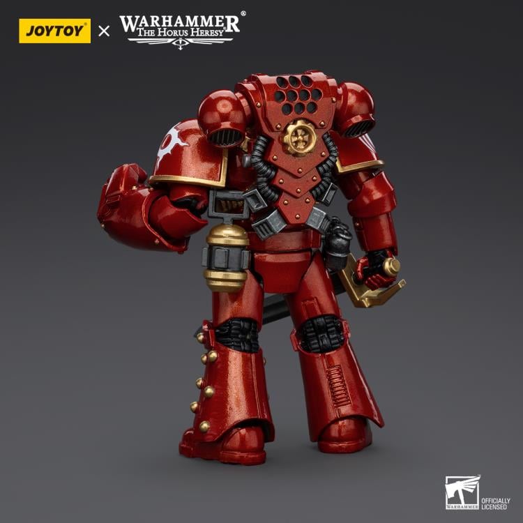 This highly detailed figure showcases the Tactical Squad Sergeant of the Thousand Sons Legion in MK IV armor, wielding a powerful Power Fist. This highly detailed 1/18 scale Warhammer The Horus Heresy Thousand Sons action figure features 28 points of articulation and comes with additional interchangeable parts.  Perfect for collectors and fans alike, this piece embodies the sorcery and strength of the Thousand Sons.