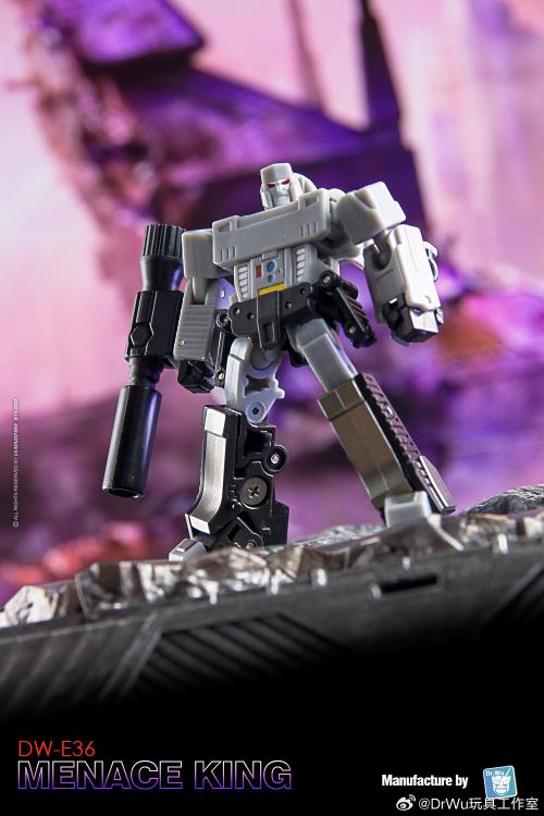 From Dr. Wu comes a new exciting converting figure, DW-E36 Menace King! This figure is fully articulated in robot form. Menace King can also convert from robot mode into weapon mode. Be sure to add this figure to your collection!