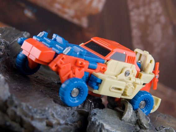 This MS-36C Comics Leopard figure can convert between three modes; robot, helicopter, and off-road vehicle. When in robot mode, the figure is fully articulated and features a blaster weapon.