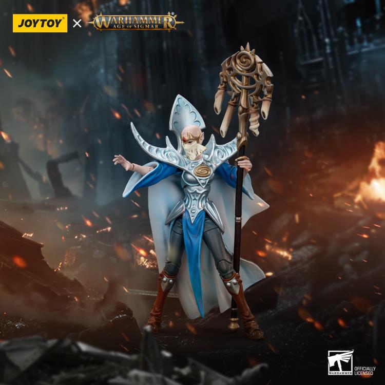 JoyToy brings the Stormcast Eternals to life with this Warhammer: The Age of Sigmar 1/18 scale action figure! To fight back agasint the forces of Chaos in the Age of Sigmar, the God-King Sigmar has chosen humanity's greatest champions to stem the tide of war. Infused with holy power and might, these heroes face down evil and treachery at every turn despite the cost of their memories and eventual humanity.