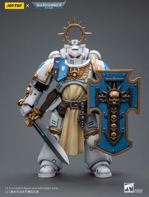 The Joy Toy Warhammer 40K White Consuls Bladeguard Veteran action figure is a highly detailed collectible, perfect for fans of the Warhammer 40K universe. This figure captures the essence of the character’s formidable presence, making it a must-have for collectors and enthusiasts alike.