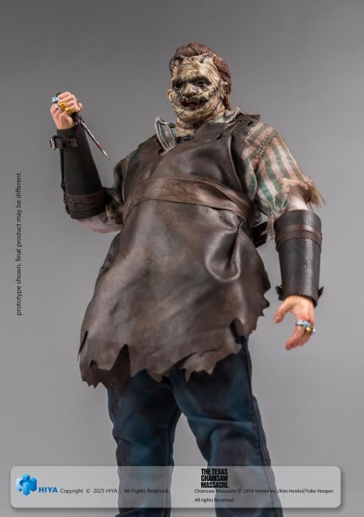 From The Texas Chainsaw Massacre (2003) comes Hiya Toys' EXQUISITE SUPER Series 1/12 scale Thomas Hewitt figure!

Standing 6.3 inches tall with multiple points of articulation, this highly detailed figure faithfully recreates Thomas's disfigured mask, unkempt hair, and weathered clothing, complete with a real cloth apron for enhanced realism.