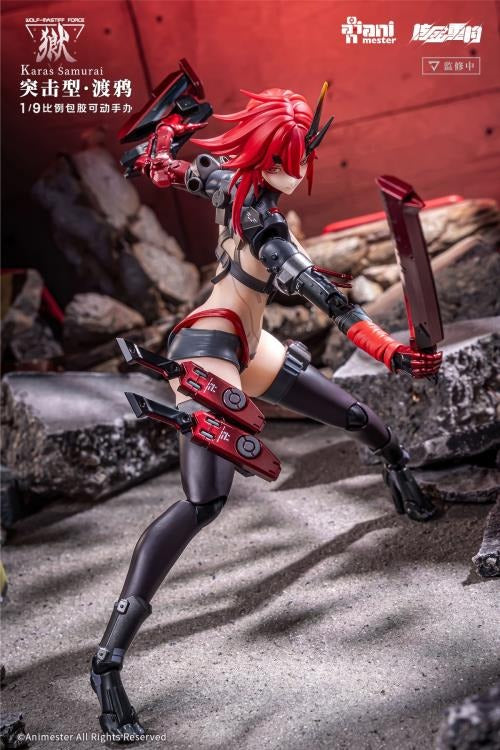 Three years ago in the deep winter, a leader led their team to raid an illegal laboratory and found Karas in her incubator. Her entire left arm had been transformed into a mechanical joint, and her skeleton had been replaced with an alloy prosthesis, turning her into a killing machine. When the leader cut off the restraint around Karas' neck, her broken body came to life. Perhaps touched by the fighting spirit of the creature, the leader of the troops sheathed his knife and brought her with them.