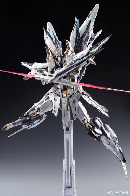 In ERA+ is proud to introduce a new figure in their Infinity Nova model kit line: the Aurora! Featuring an alloy skeleton and a wide range of accessories and weapons, this is one mecha you won't want to miss out on! Order yours today and get ready to battle!