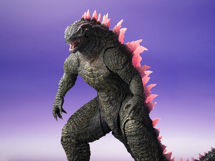 GODZILLA Evolved FROM GODZILLA x KONG: THE NEW EMPIRE joins the S.H.MonsterArts line! The 3D data from the film and the supervision of the producer Yuji Sakai have ensured that this figure will be a complete rendition of the appearance from the film. The wide range of articulation allows for the recreation of scenes from the film. Optional hand parts also allow for various dynamic poses.