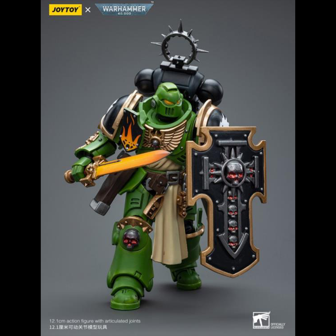 The Joy Toy Warhammer 40K Salamanders Bladeguard Veteran action figure is a highly detailed collectible, perfect for fans of the Warhammer 40K universe. This figure captures the essence of the character’s formidable presence, making it a must-have for collectors and enthusiasts alike.