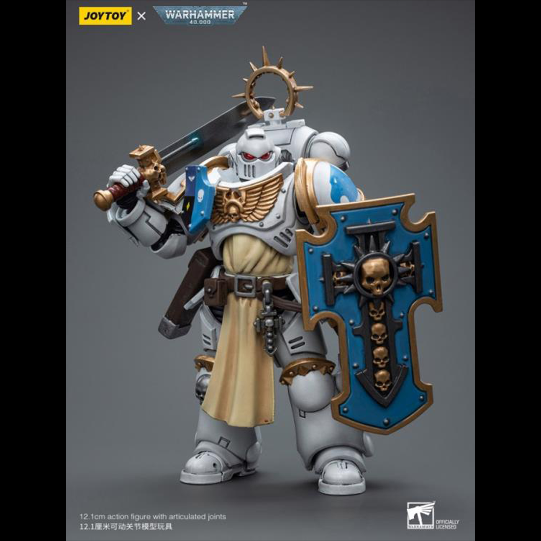 The Joy Toy Warhammer 40K White Consuls Bladeguard Veteran action figure is a highly detailed collectible, perfect for fans of the Warhammer 40K universe. This figure captures the essence of the character’s formidable presence, making it a must-have for collectors and enthusiasts alike.