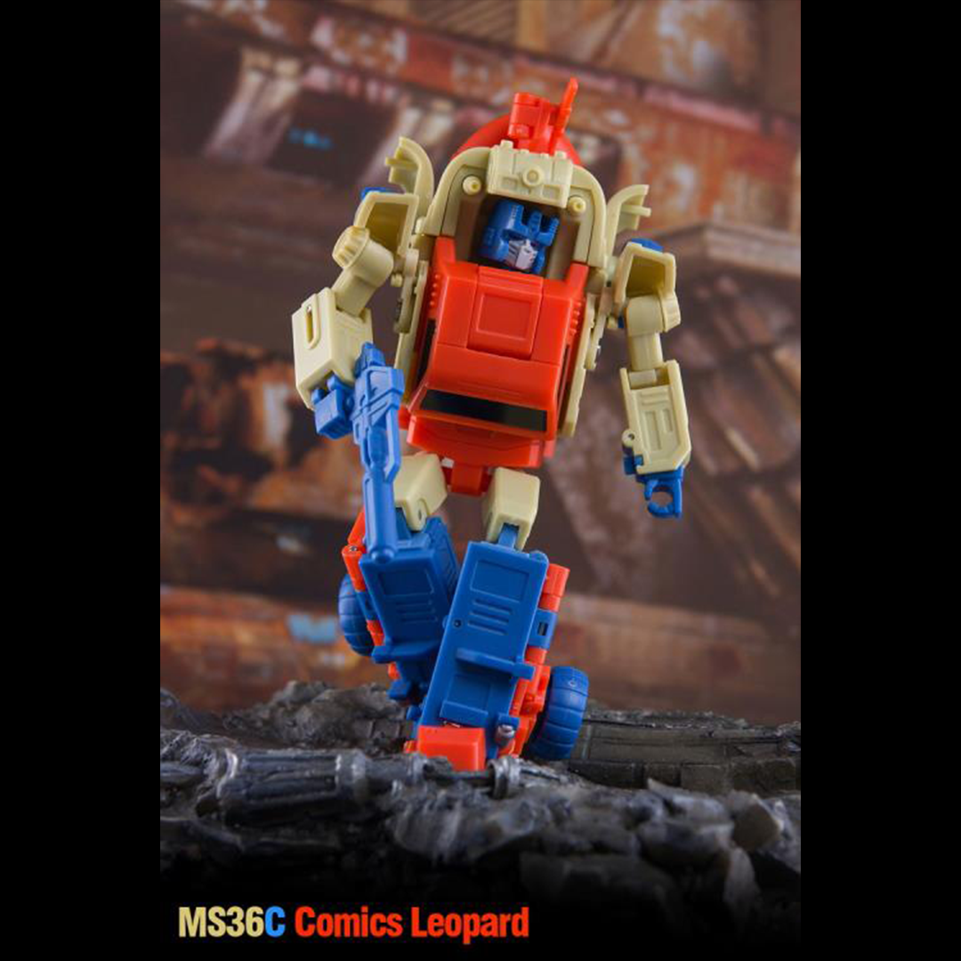 This MS-36C Comics Leopard figure can convert between three modes; robot, helicopter, and off-road vehicle. When in robot mode, the figure is fully articulated and features a blaster weapon.