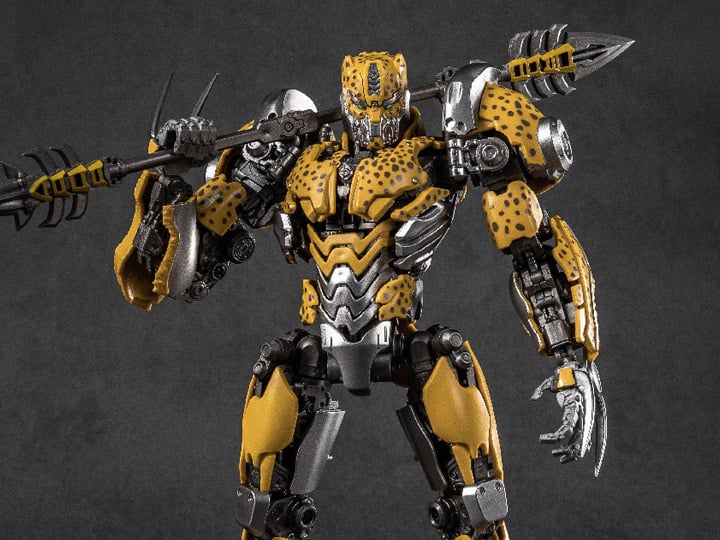 This figure is part of Yolopark’s AMK series line which are easy to assemble action figures. All parts come pre-prainted and pre-assembled, so you just have to connect head, torso, limbs and some extra panels. Once constructed, you end up a highly detailed figure of Cheetor from the upcoming Transformers: Rise of the Beasts movie, standing just over 7 inches tall and packed with premium articulation