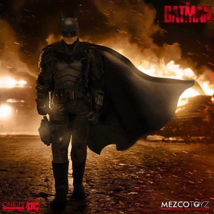 The Batman is outfitted in a screen-accurate armored Batsuit with chest insignia. The costume features an integrated posing wire in the cape, utility belt, a thigh pouch, and two vambrace. Batman comes complete with four head portraits including an unmasked Bruce Wayne portrait, all featuring the likeness of actor Robert Pattinson. Equipped with multiple Batarangs, sticky bombs, handcuffs, grapple launcher, and smoke bombs, Batman fights crime in the wet and grimy streets of Gotham.