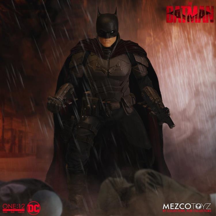 The Batman is outfitted in a screen-accurate armored Batsuit with chest insignia. The costume features an integrated posing wire in the cape, utility belt, a thigh pouch, and two vambrace. Batman comes complete with four head portraits including an unmasked Bruce Wayne portrait, all featuring the likeness of actor Robert Pattinson. Equipped with multiple Batarangs, sticky bombs, handcuffs, grapple launcher, and smoke bombs, Batman fights crime in the wet and grimy streets of Gotham.