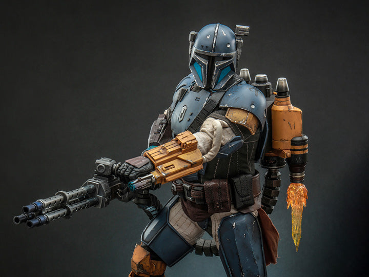 Paz Vizsla is a brawny warrior encased in the strongest beskar armor. A descendant of the esteemed House Vizsla, he comes from a long line of leaders spanning the centuries.  In anticipation to the debut of the new season of The Mandalorian™ live action series, Hot Toys is excited to officially present the 1/6th scale Paz Vizsla collectible figure!