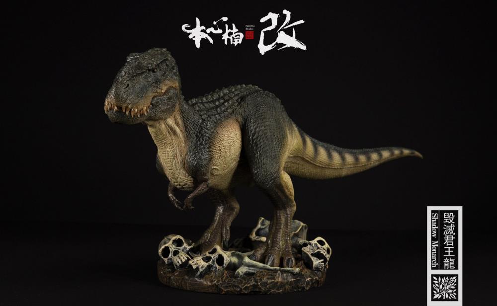 From Nanmu Studio, the Jurassic Series Vastatosaurus Rex (Shadow Monarch) is a must have for any dinosaur enthusiast. This realistically sculpted Vastatosaurus Rex is in 1/35 scale and features an exquisite painted finish.  This deluxe edition comes with a diorama base.