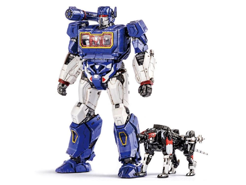 From Trumpeter comes the Transformers: Bumblebee Soundwave Smart model kit! This model kit requires no glue or paint. When complete, Soundwave stands over 5 inches tall and features a fully articulated body as well as a Ravage figure.