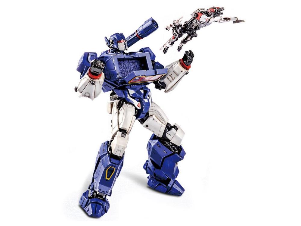 From Trumpeter comes the Transformers: Bumblebee Soundwave Smart model kit! This model kit requires no glue or paint. When complete, Soundwave stands over 5 inches tall and features a fully articulated body as well as a Ravage figure.