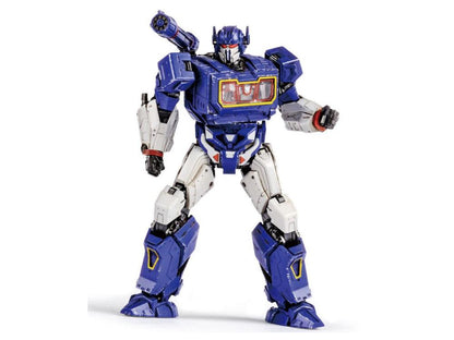 From Trumpeter comes the Transformers: Bumblebee Soundwave Smart model kit! This model kit requires no glue or paint. When complete, Soundwave stands over 5 inches tall and features a fully articulated body as well as a Ravage figure.