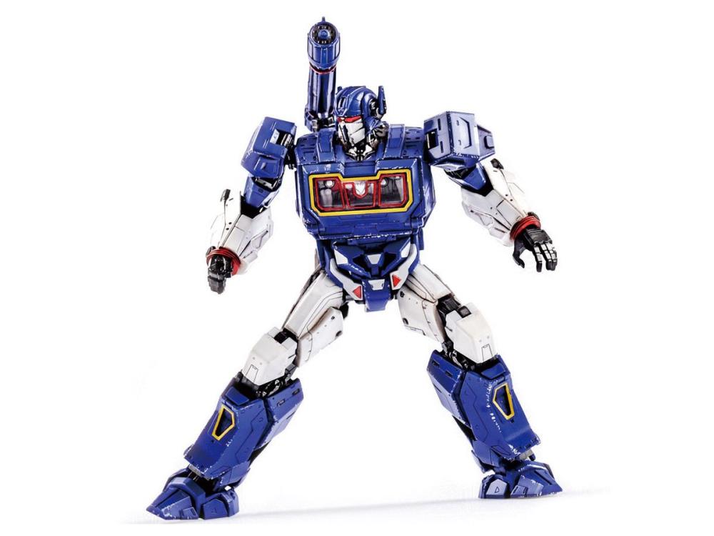 From Trumpeter comes the Transformers: Bumblebee Soundwave Smart model kit! This model kit requires no glue or paint. When complete, Soundwave stands over 5 inches tall and features a fully articulated body as well as a Ravage figure.