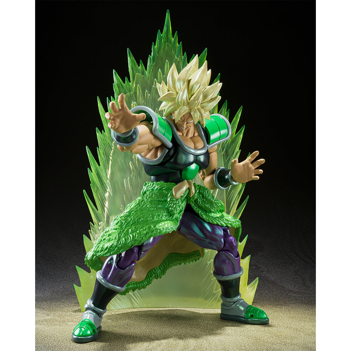 SH Figurats Premium Bandai US exclusive -The Super Saiyan Broly, as seen in “Dragon Ball Super: Broly,” comes to NYCC in a special limited edition with an aura effect part! The aura effect is molded in translucent pearlescent plastic to replicate the scene of Broly powering up.