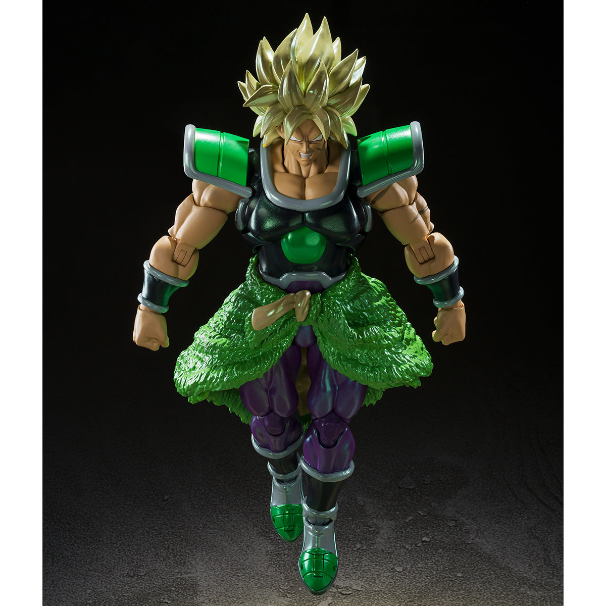 SH Figurats Premium Bandai US exclusive -The Super Saiyan Broly, as seen in “Dragon Ball Super: Broly,” comes to NYCC in a special limited edition with an aura effect part! The aura effect is molded in translucent pearlescent plastic to replicate the scene of Broly powering up.