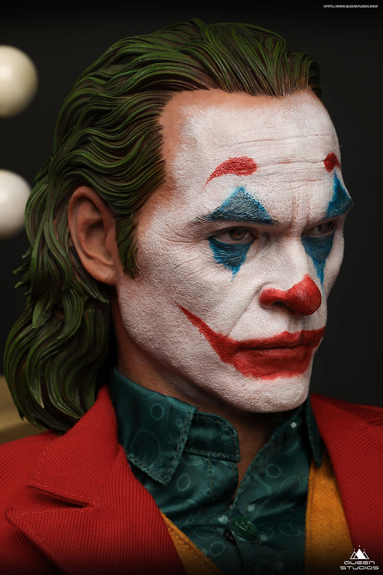 Queen Studios Dark Knight The Joker (Arthur Fleck) Joaquin Phoenix (2019) Regular 1/3 Scale Statue. The Regular Edition features a Joker head sculpt with full character likeness and sculpted hair. 