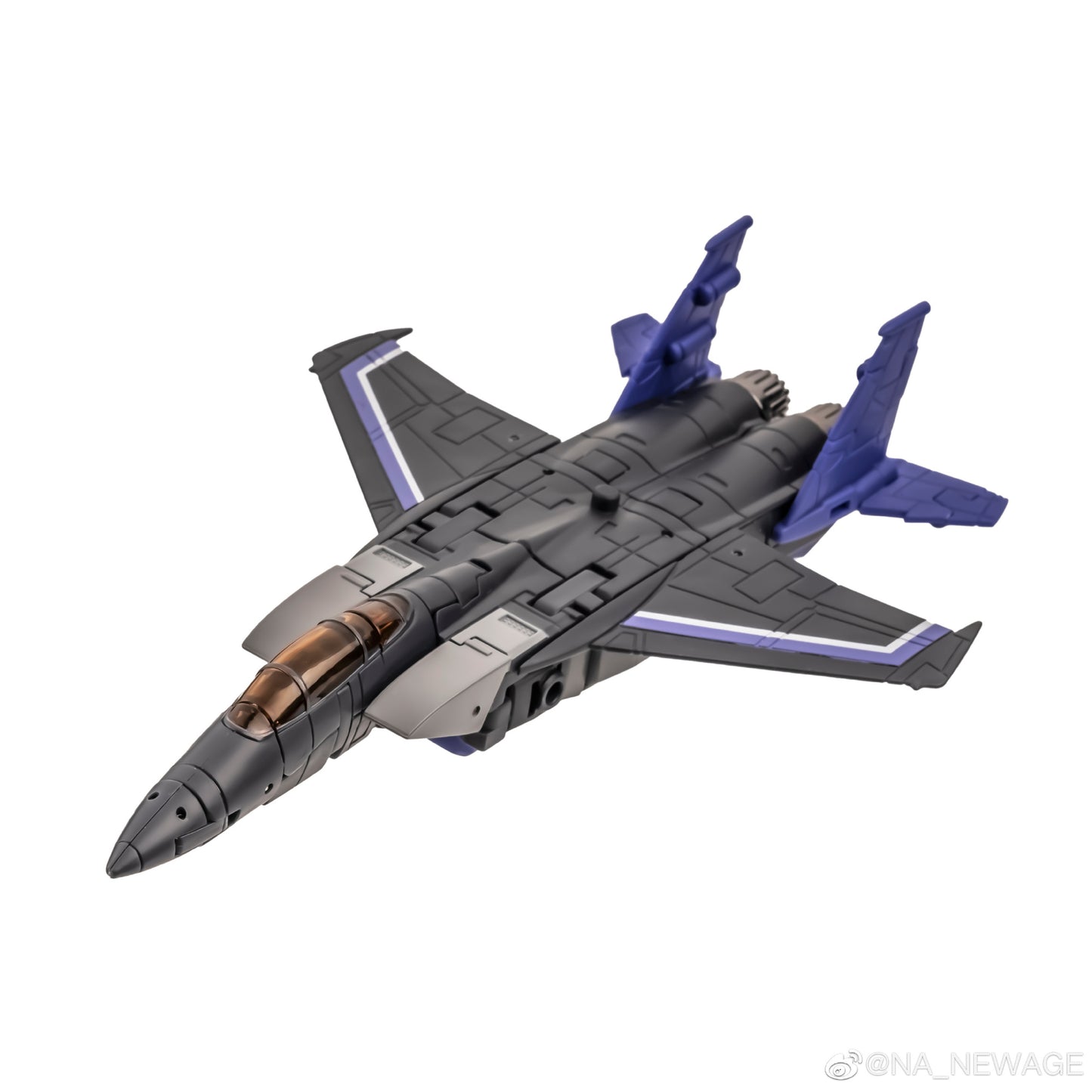 NA H15C Samael is a mini fighter jet from Newage and is able to convert into a battling robot figure. Samael includes a flight display stand and several accessories.