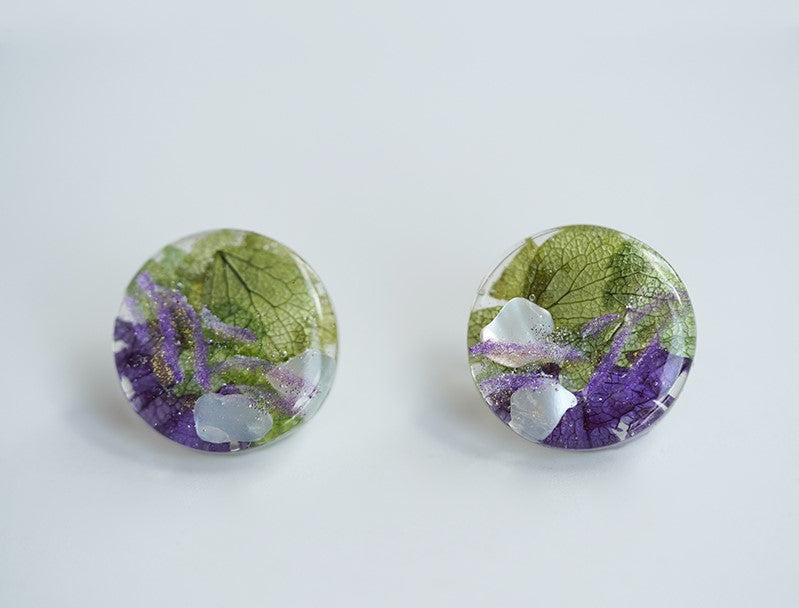 Transparent handmade resin pressed cute multi flower stud/ clip-ons earrings, dried/ real flower jewelry with Hypoallergenic S925 Sterling Silver. Colour: Pink, Blue, Black, Green, Purple