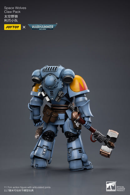 From the Joy Toy Warhammer 40K series comes a 1/18 scale figure of Space Wolves Claw Pack with exclusive head. Each JoyToy Space Wolves figure includes multiple weapons and accessories for a wide variety of display options.