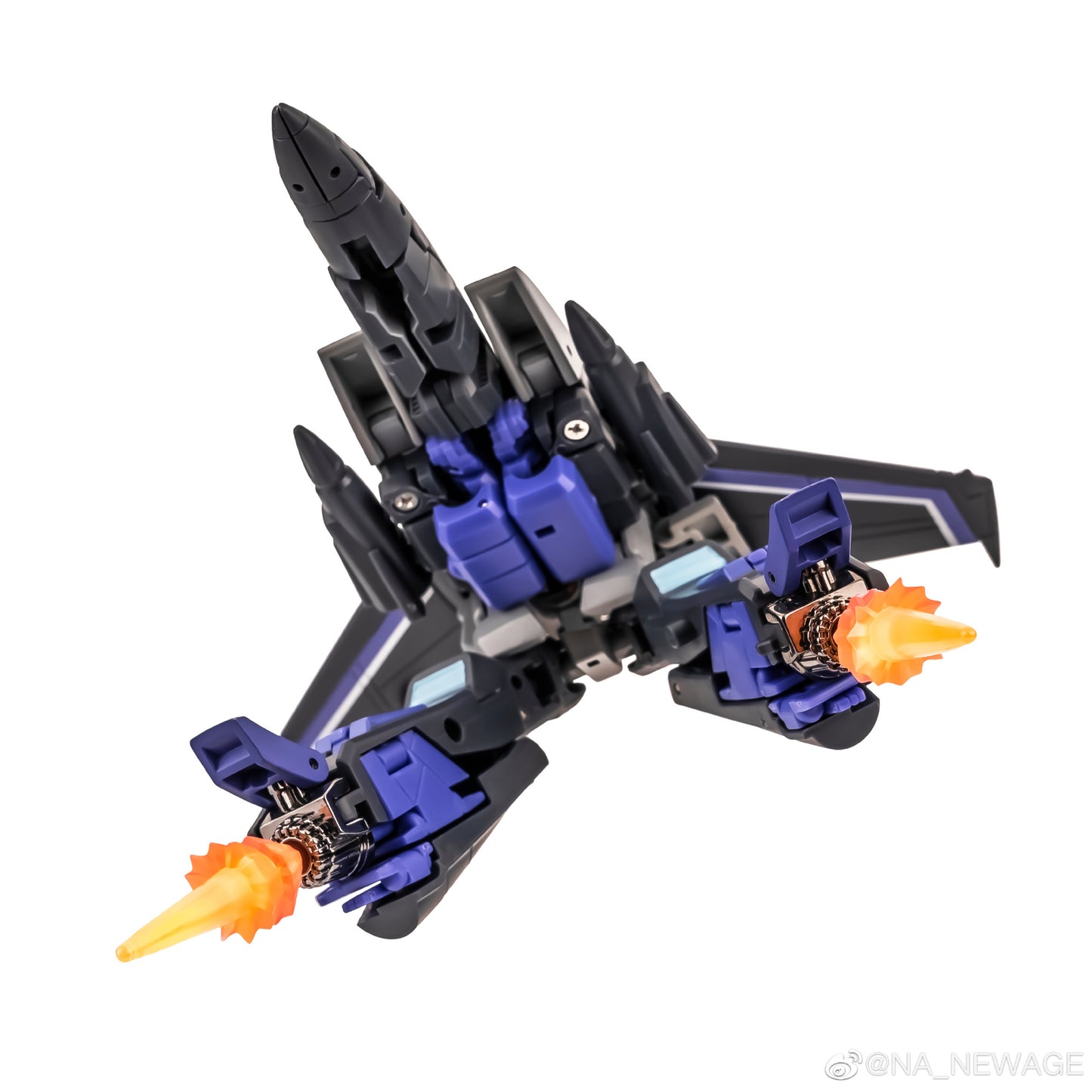 NA H15C Samael is a mini fighter jet from Newage and is able to convert into a battling robot figure. Samael includes a flight display stand and several accessories.