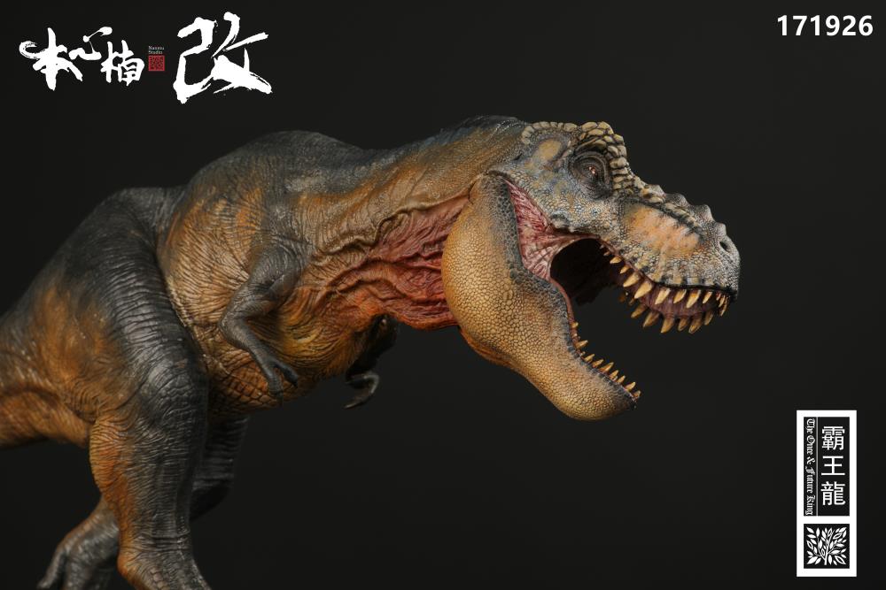 From Nanmu Studio, the Jurassic Series Tyrannosaurus Rex The Blackrock Tyrant is a must have for any dinosaur enthusiast. This realistically sculpted Tyrannosaurus Rex is in 1/35 scale and features an exquisite painted finish.